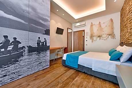 Deluxe Double Room with Balcony and Panoramic Lake View (2 Adults)