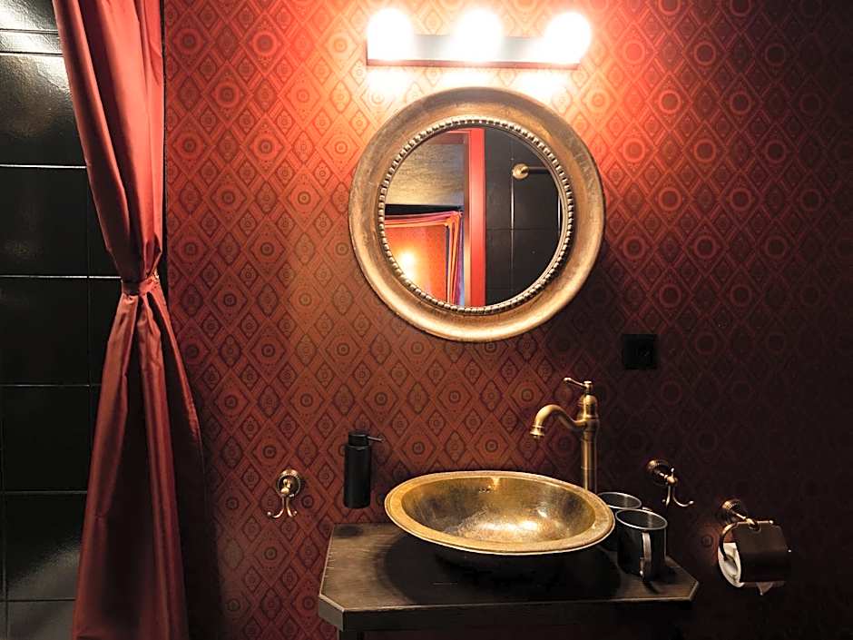 Peanut Medieval Lodge