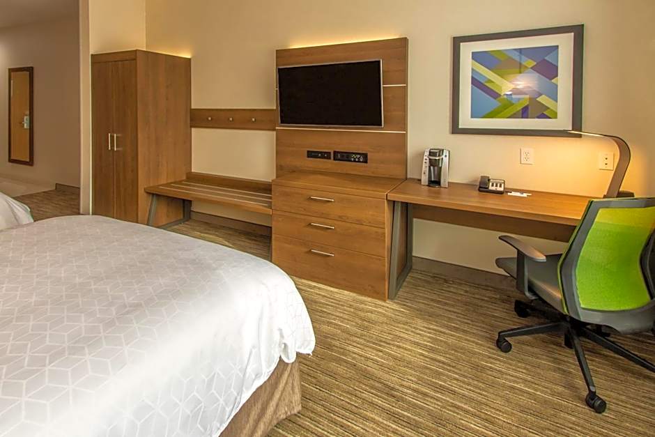 Holiday Inn Express Hotel & Suites Roseville - Galleria Area By IHG