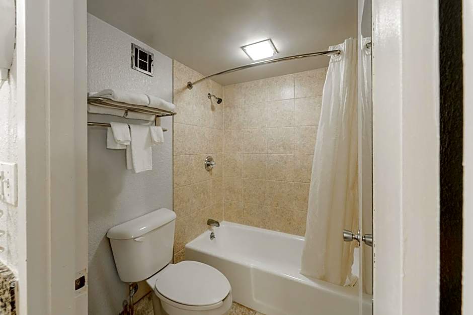 Econo Lodge Inn & Suites Bricktown