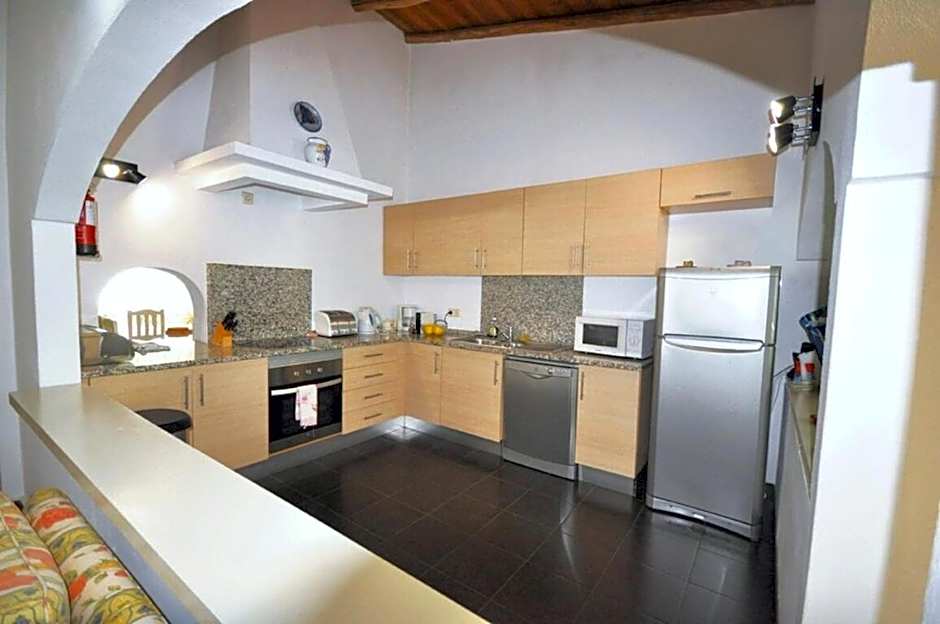 Fantastic outdoor area, private pool, Tennis Court Golf Practice Facility