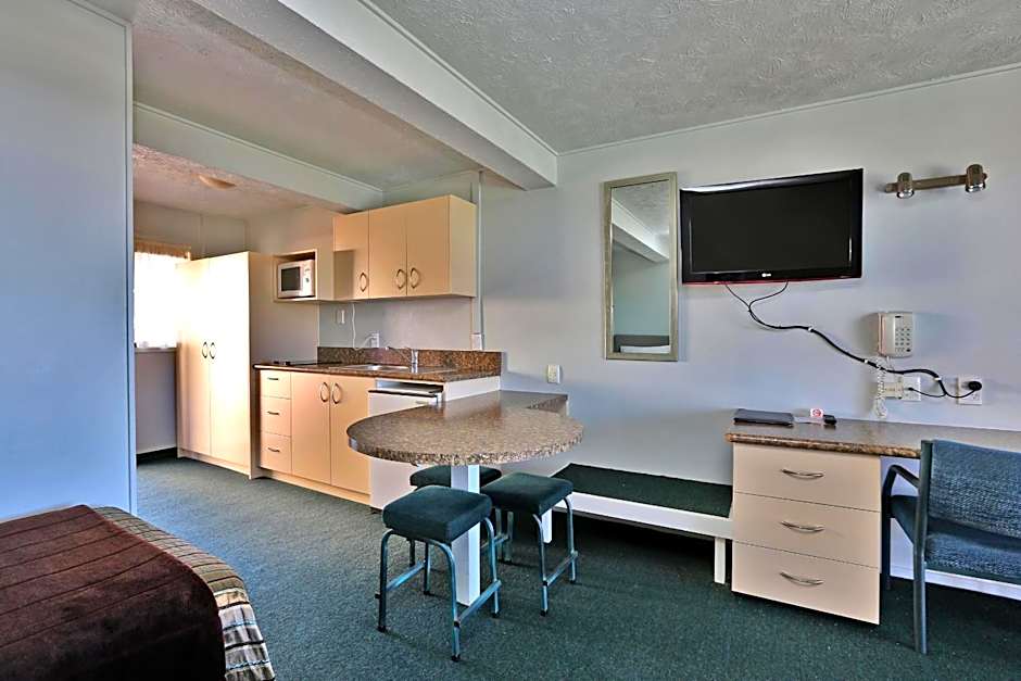 Edgewater Motor Lodge