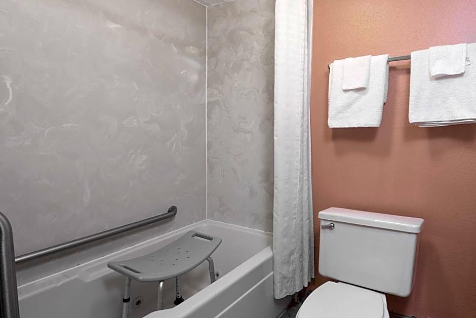 Howard Johnson by Wyndham San Marcos