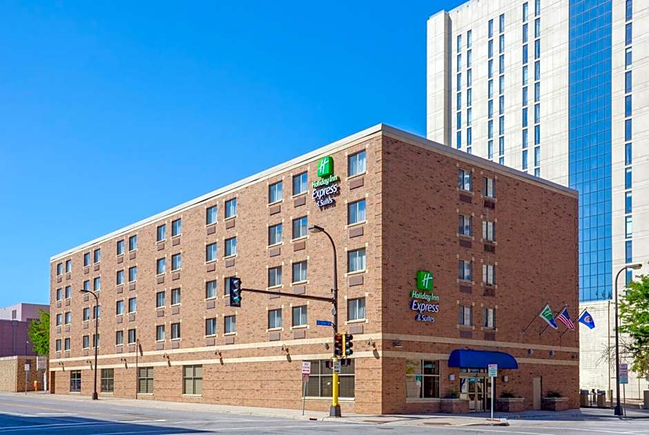 Holiday Inn Express Hotel And Suites Minneapolis Downtown By IHG