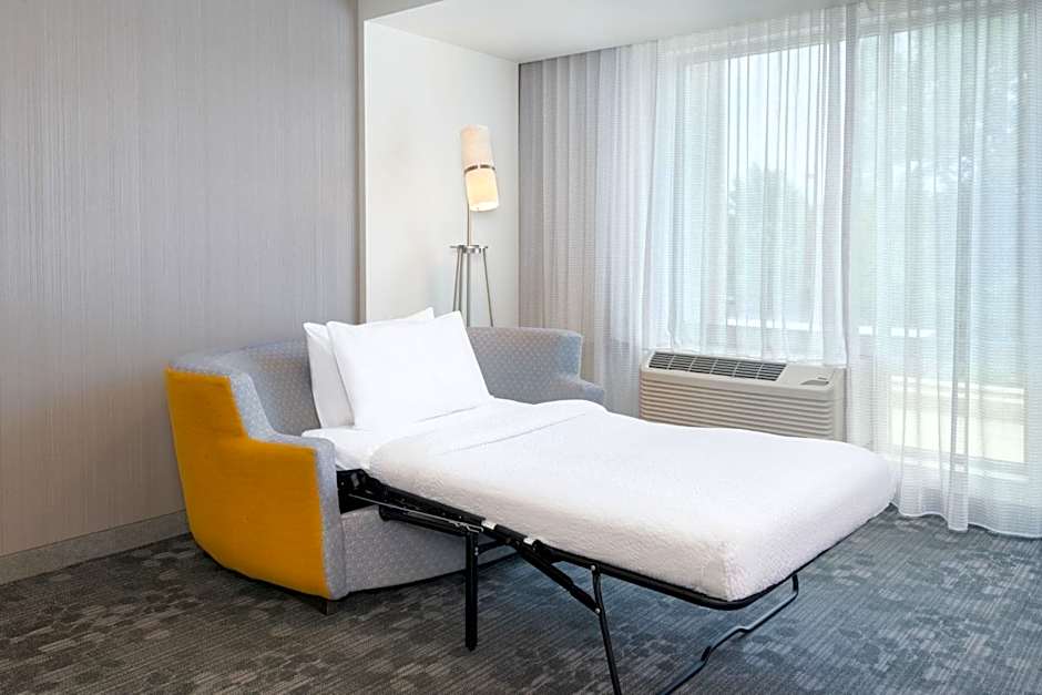 Courtyard by Marriott Atlanta Alpharetta/Avalon Area