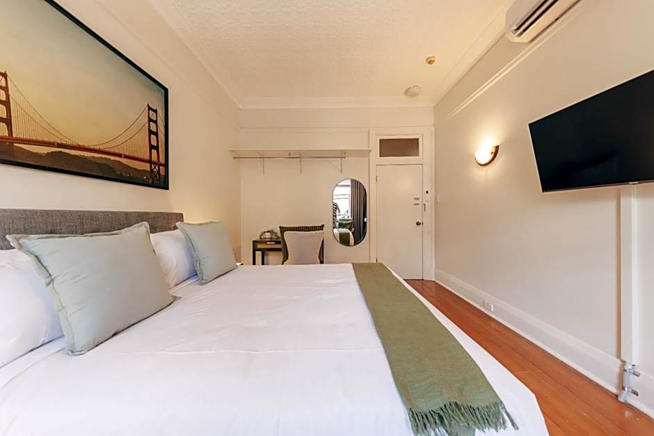 Gaslight Inn - Adults Only