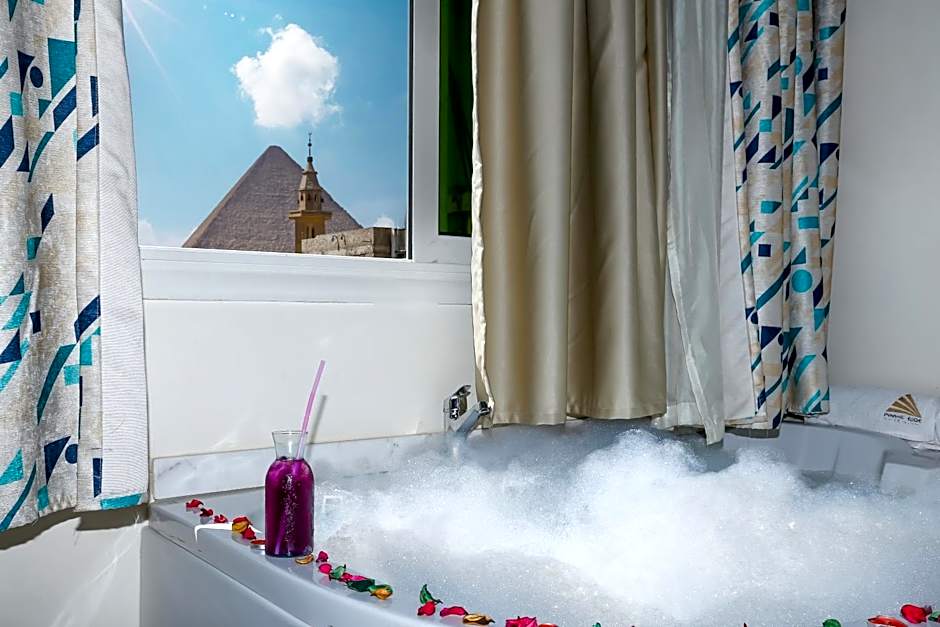 Pyramid Edge Hotel & Exclusive Pyramids View Rooftop