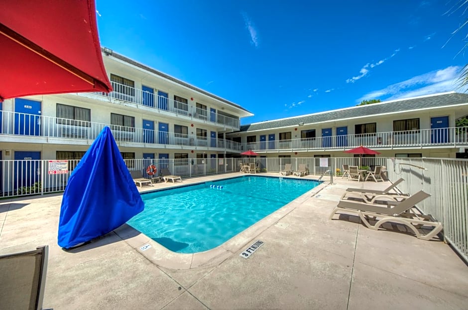 Motel 6-Bradenton, FL