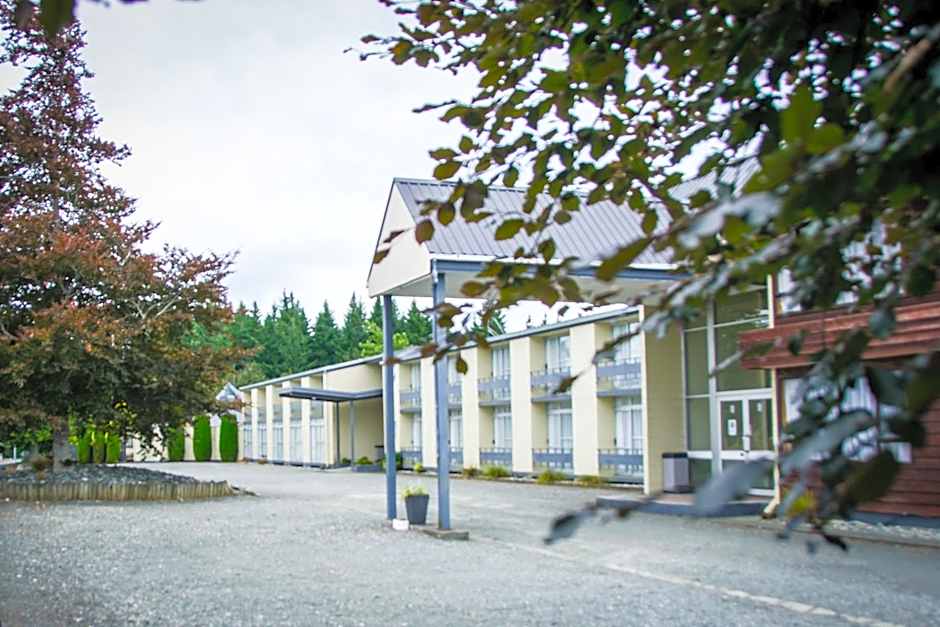 Fiordland Hotel
