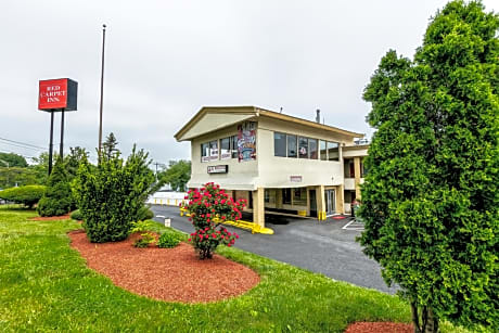 Red Carpet Inn - Stamford