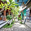 Padi-Padi Hostel & Bar