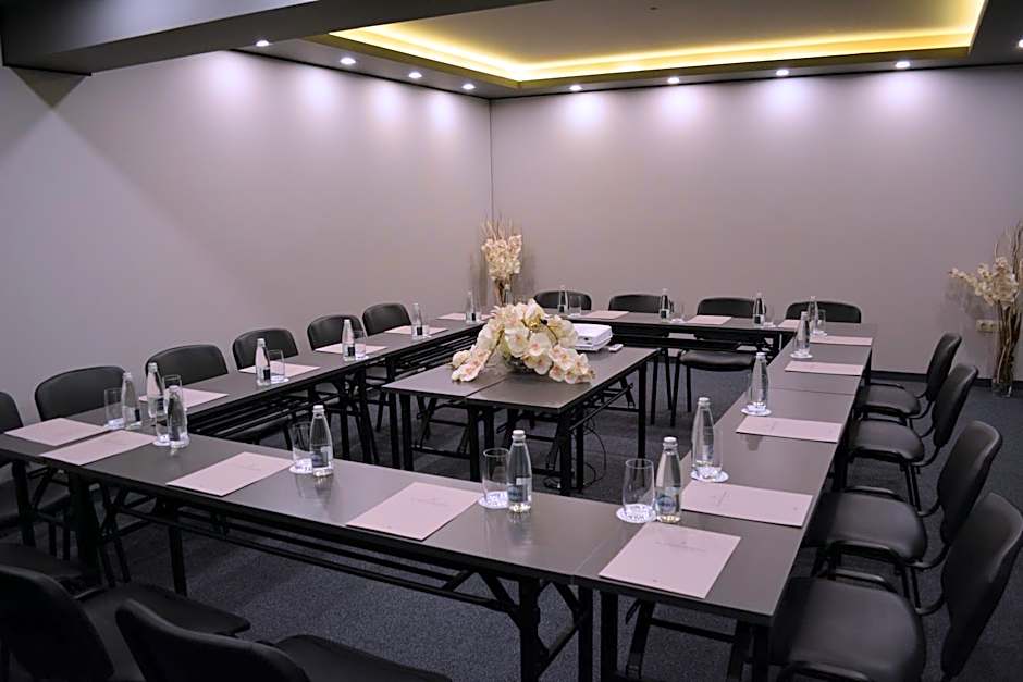 All Seasons Residence Design Hotel - Free parking