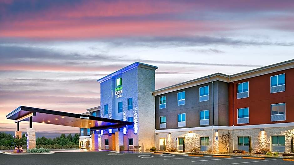 Holiday Inn Express And Suites Junction By IHG
