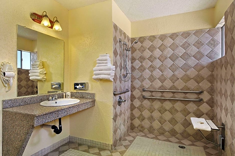 Americas Best Value Inn & Suites-College Station