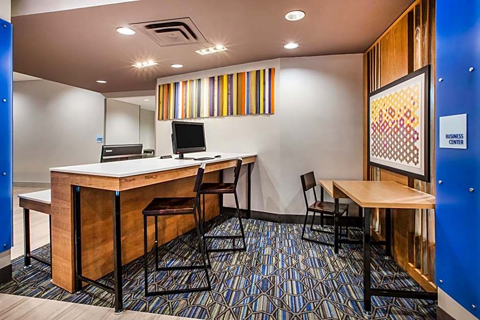 Holiday Inn Express Hotel & Suites Canton By IHG