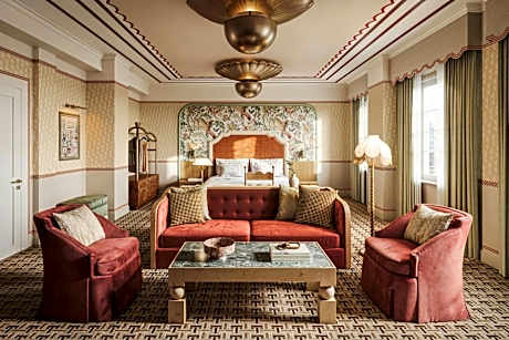 The Stoneleigh, Autograph Collection