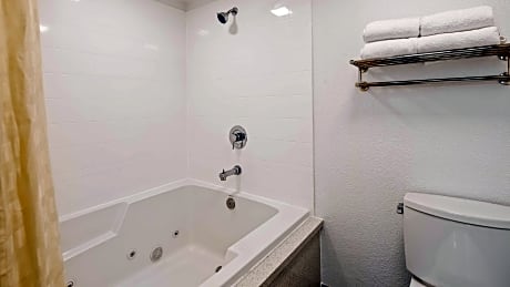 Suite-2 Queen Beds Non-Smoking Wet Bar Microwave And Refrigerator Wi-Fi Full Breakfast