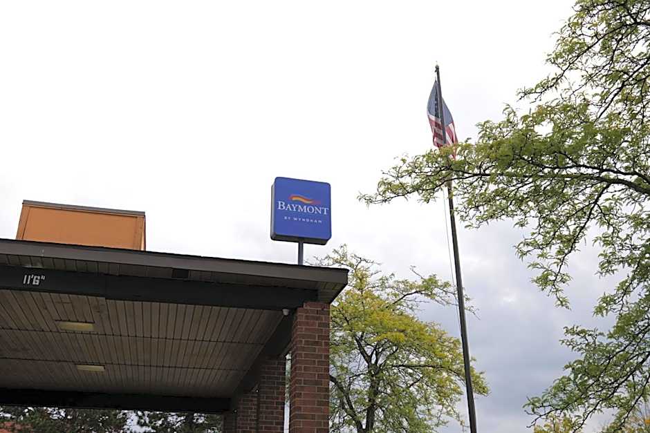 Baymont by Wyndham Flint Airport North