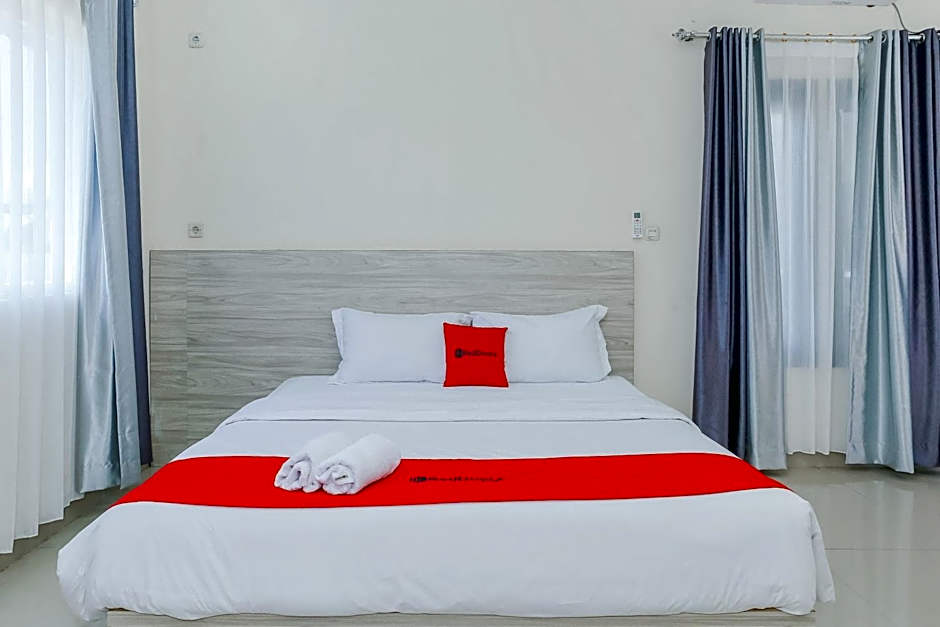 RedDoorz Plus at GNG Hotel El Tari Airport Kupang