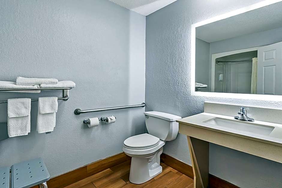 Econo Lodge Inn & Suites Cayce I-26 Airport