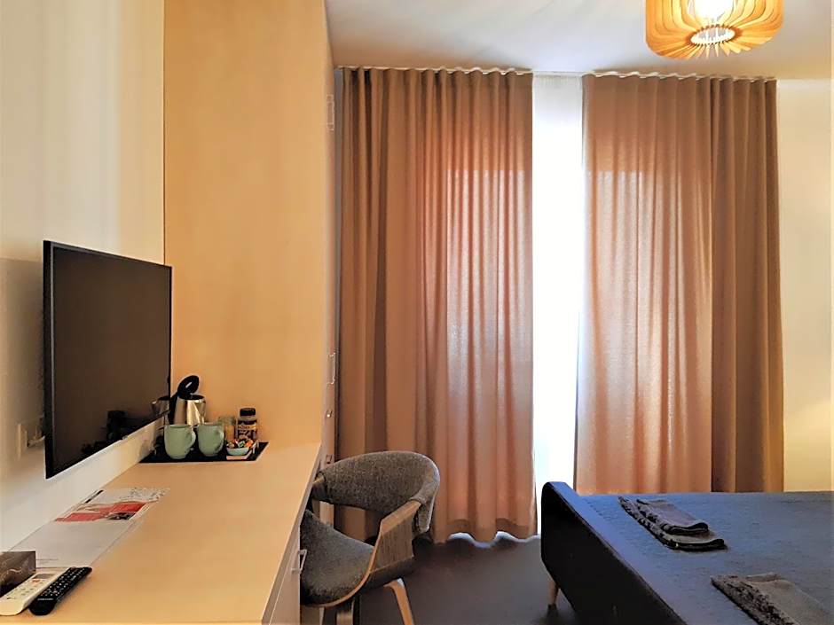 Photo 1 of 6 of Double Room