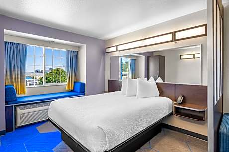 1 Queen Bed Suite Non-Smoking