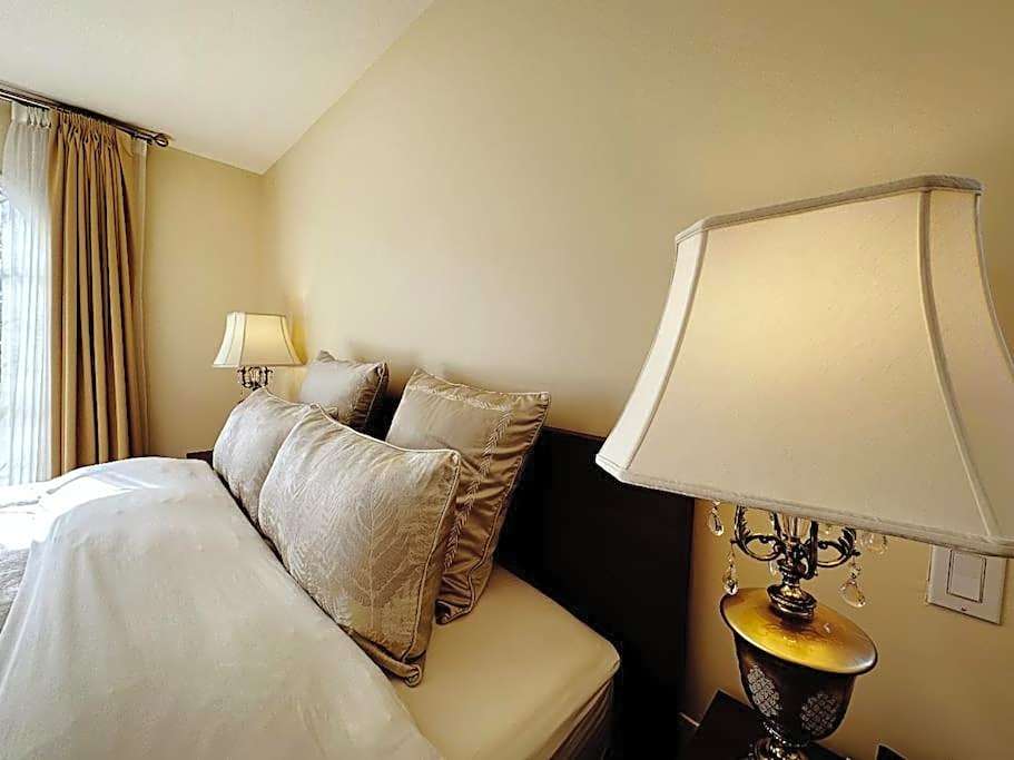 Super Cosy 8Bed & 6Bath in Vancouver heart near to airport and DownTown