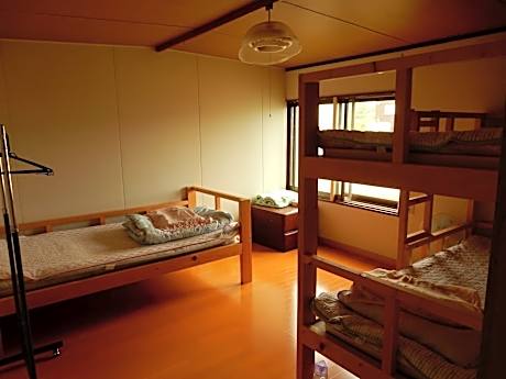 Single Bed in Mixed Dormitory Room - Non-Smoking