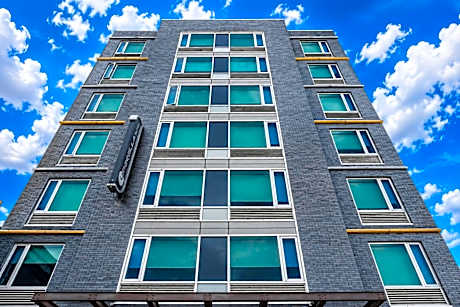 Umbrella Hotel Bronx