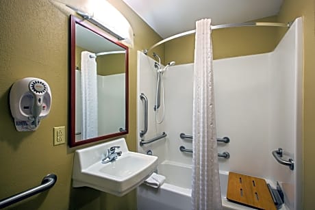 Suite 1 Bed Hearing Accessible Tub Non-Smoking