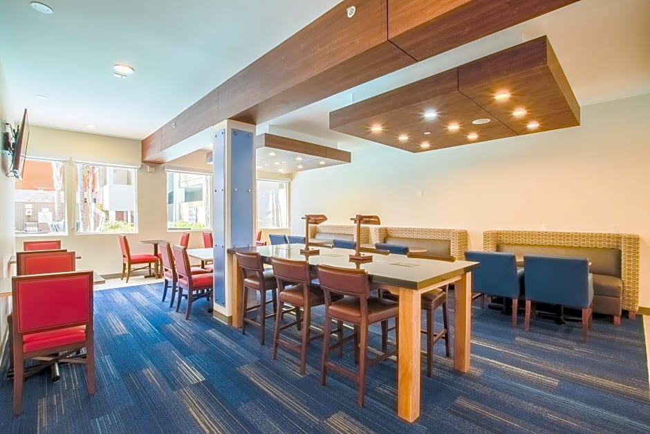 Holiday Inn Express Anaheim West By IHG