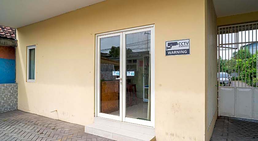 RedDoorz Syariah near Suncity Mall Sidoarjo