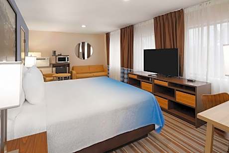 Super 8 by Wyndham Longmont/Twin Peaks