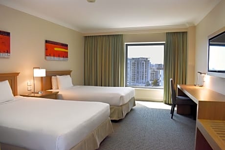 Airport Essentials - Superior Twin Room with Breakfast and Parking
