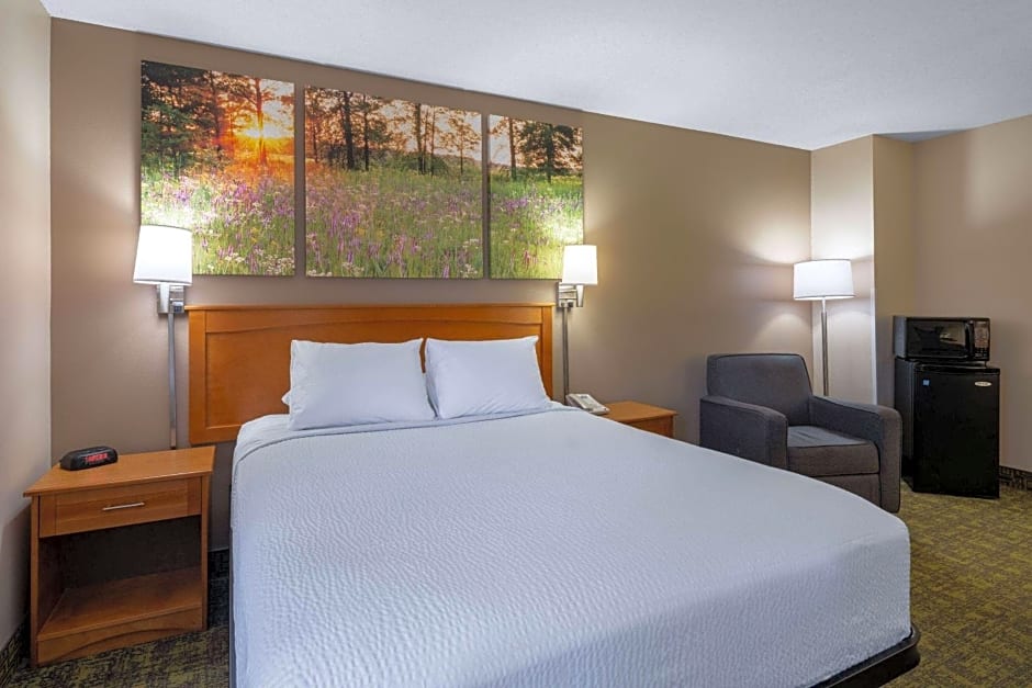 Days Inn & Suites by Wyndham Madison