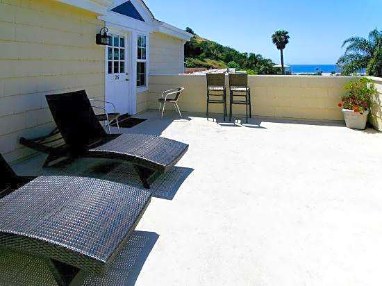 Malibu Country Inn