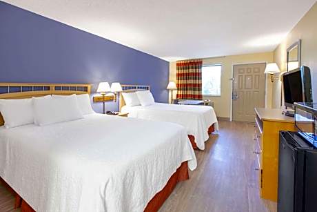 Queen Room with Two Queen Beds - Pet Friendly/Non-Smoking