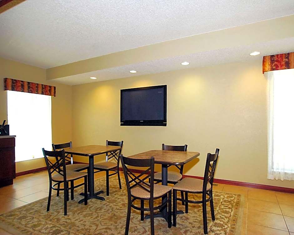 Econo Lodge Inn & Suites Kearney South