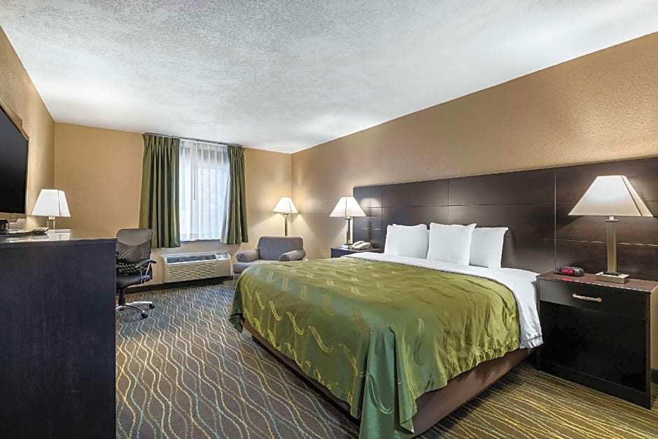Quality Inn & Suites Des Moines - Merle Hay Road