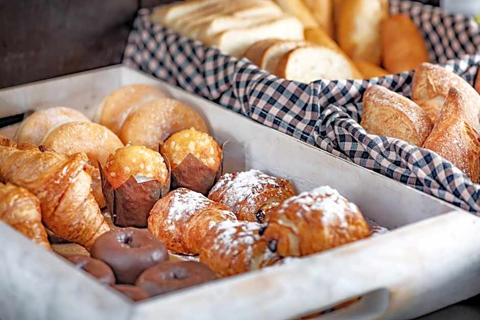 AC Hotel by Marriott Irla