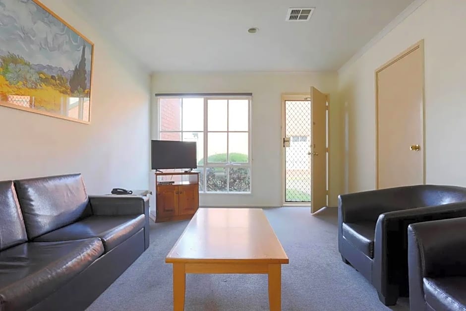 Lamplighter Motel And Apartments