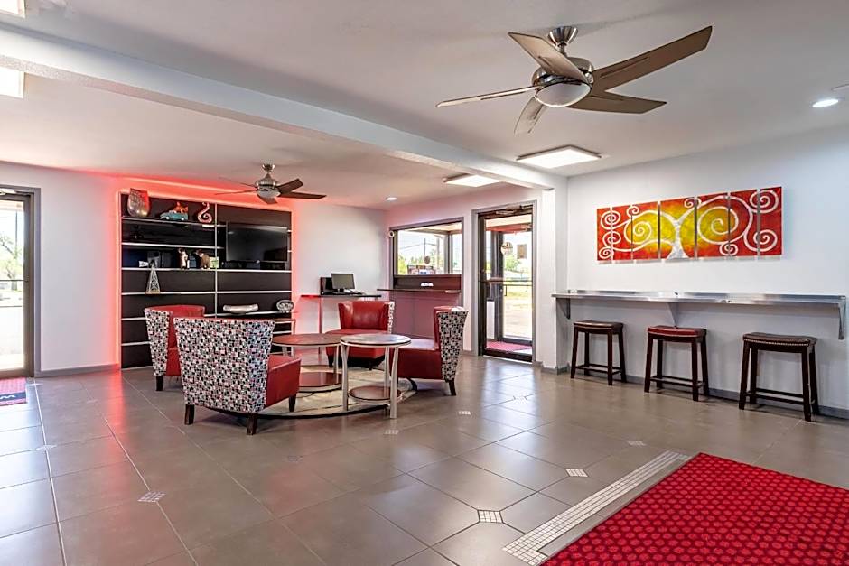 Econo Lodge Inn & Suites Enid South