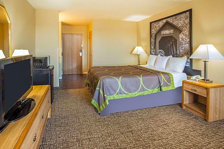 Super 8 by Wyndham Remington