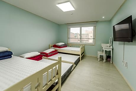 Quadruple Room with Private Bathroom