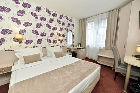 1 Double Bed, Non-Smoking, Superior Room, Wi-Fi, Mini Bar, Coffee And Tea Maker, Shower, Full Breakfast