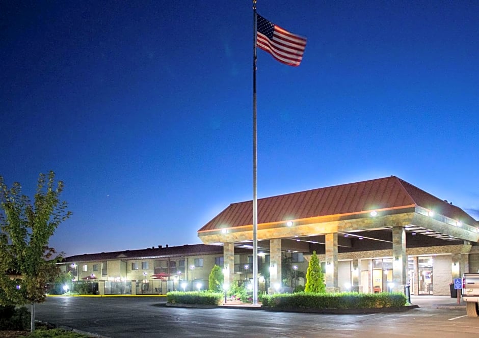 Best Western PLUS Lake Front Hotel