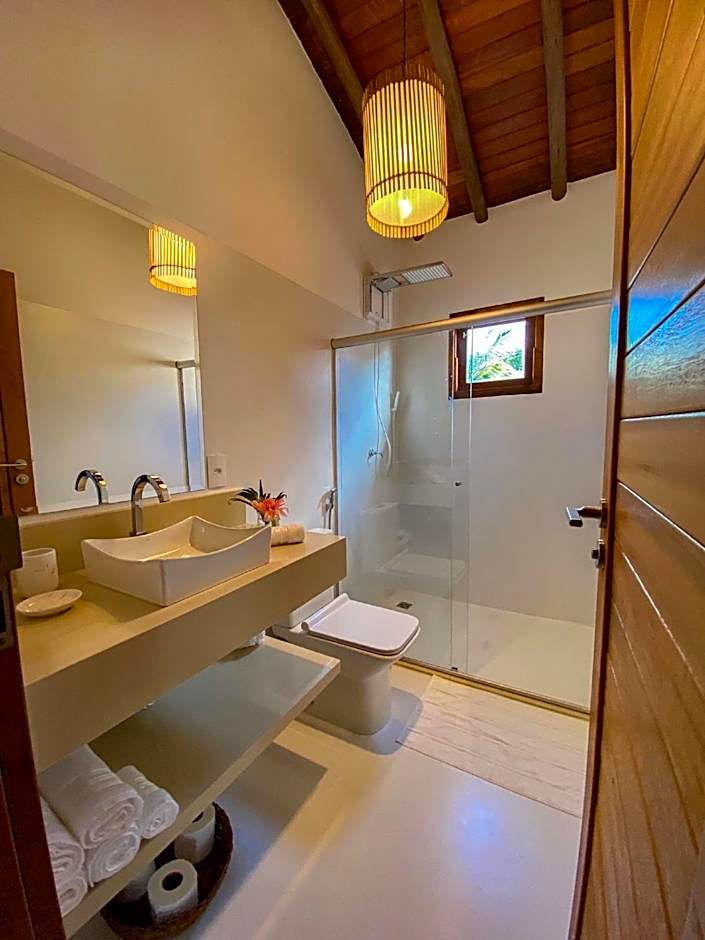 Casa Espaçosa com Piscina e Sauna Privativa! 6 Suítes!