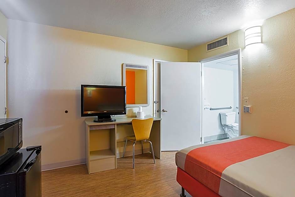 Motel 6-Holbrook, AZ