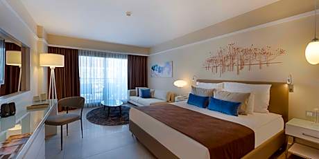 DOUBLE SWIM UP ROOM ADULT ONLY