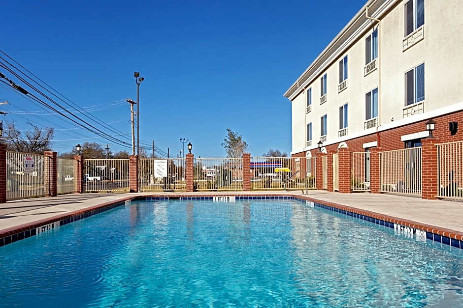 Holiday Inn Express & Suites Ozona By IHG